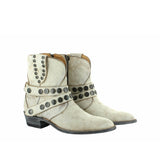 Botin with star studs, and straps standard