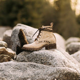 Creackled bone botin with studs and a rubber sole. Botin angled to the right