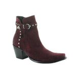 Suede red botin with studs on the counter heel. Botin angled